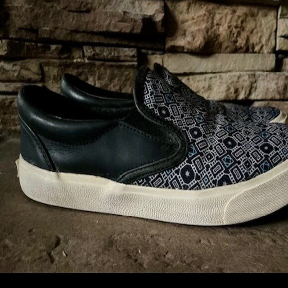 Inkkas Slip On Blue Geometric- Size 9 - Picture 2 of 4